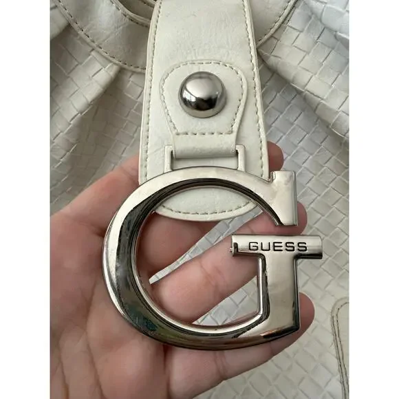 Vintage GUESS White Basket Weave Hobo Bag with Giant G Buckle Snap Closure - Picture 5 of 10